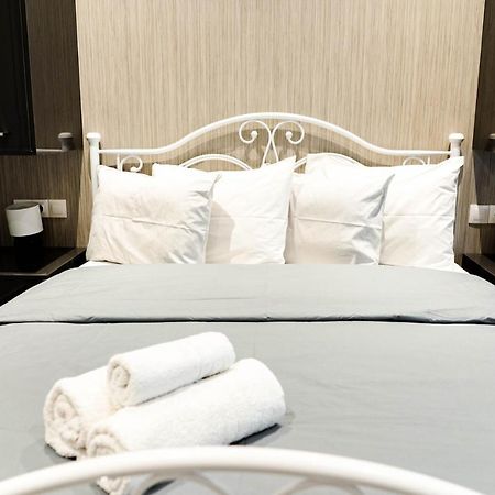 Larissa Railway &Metro Station Apartment Athena Bagian luar foto