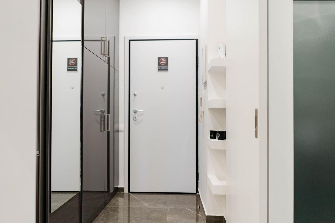 Larissa Railway &Metro Station Apartment Athena Bagian luar foto