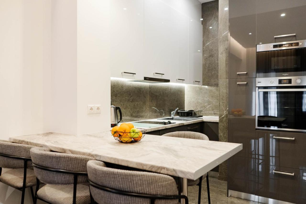 Larissa Railway &Metro Station Apartment Athena Bagian luar foto