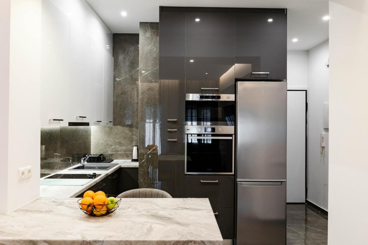 Larissa Railway &Metro Station Apartment Athena Bagian luar foto